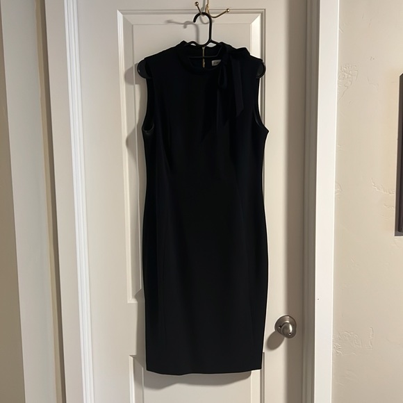 Calvin Klein fitted black dress, business casual bow on left collar knee length - Picture 2 of 4
